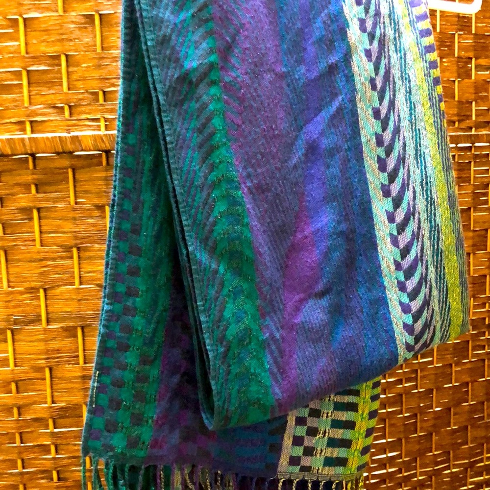 ✅4/$20 in bundle of 3+ expires 6/31-24 
Gorgeous scarf wrap